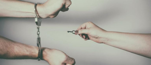 Lo que todo estudiante de derecho debe saber: Diferencias entre indulto, amnistía y derecho de gracia