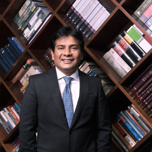 Entrevista:  Diálogo con el Dr. Fernando Capuñay Chaﬂoque