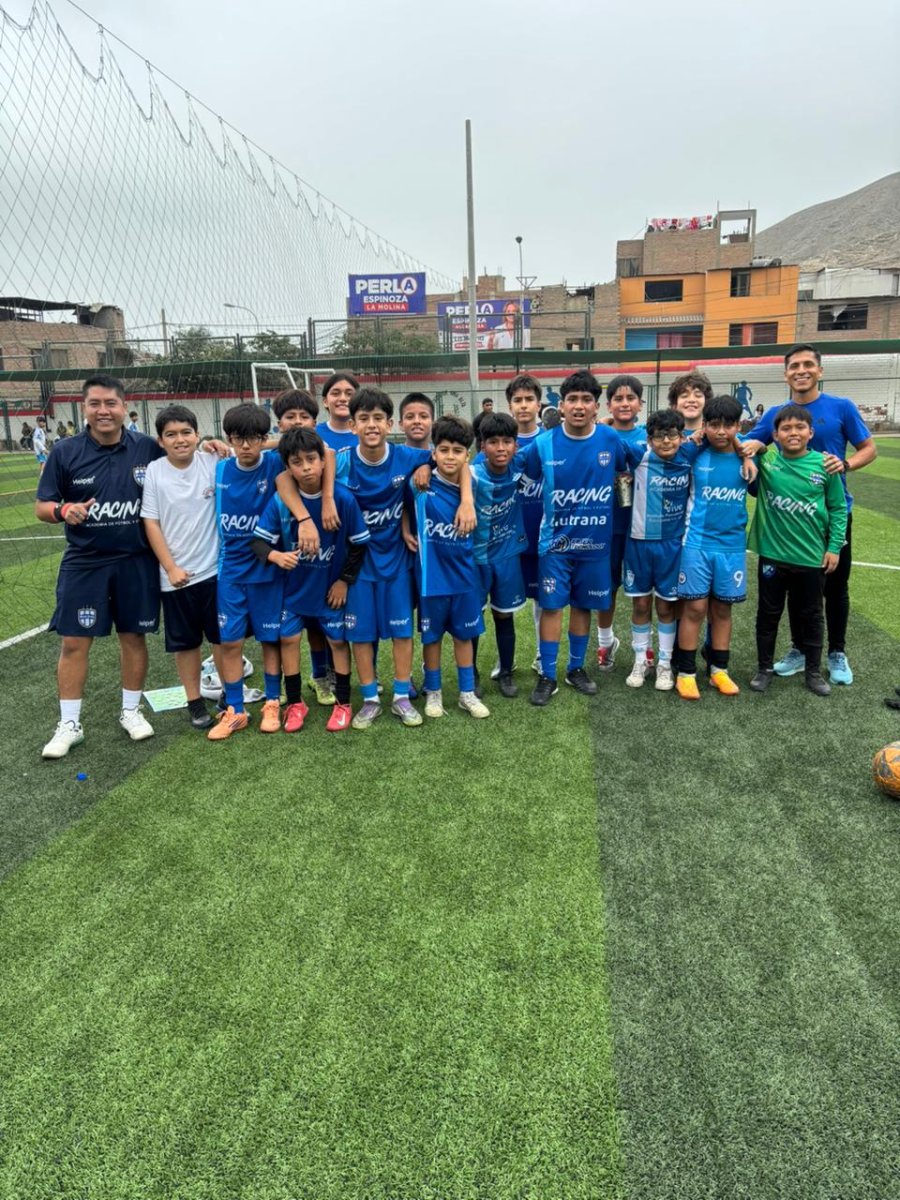Un domingo histórico para Racing: el profe Jesús corrió 42 kilómetros… y luego dirigió a sus tres categorías rumbo a la final